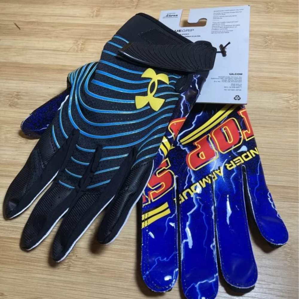 Under Armour UA Blur Limited Edition Glue Grip Football Gloves XL.